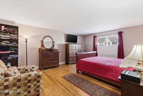 3 Lone Oak Way Eatontown NJ 07724