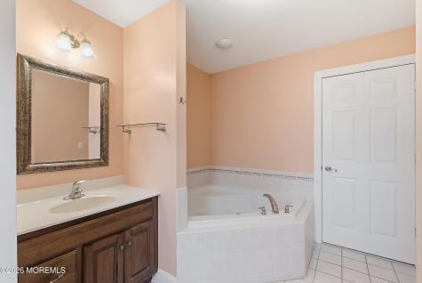 3 Lone Oak Way Eatontown NJ 07724