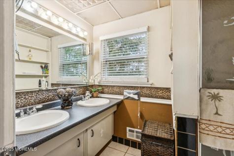 8 Hawaii Road Jackson NJ 08527