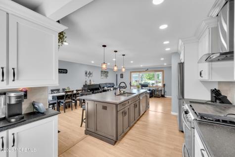 17 Eliot Road Manalapan NJ 07726