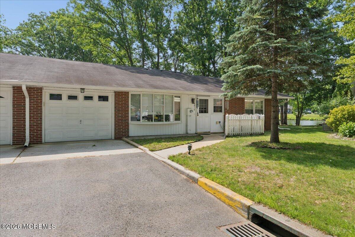 581 Lake Point Drive Lakewood NJ 08701