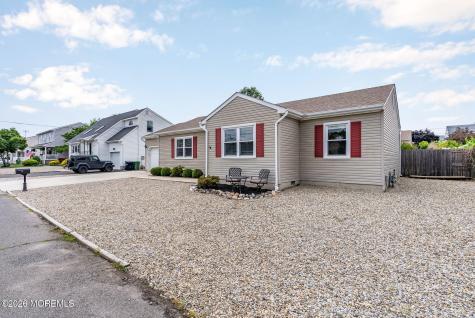 1516 Mizzen Avenue Beachwood NJ 08722