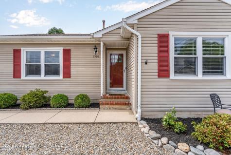 1516 Mizzen Avenue Beachwood NJ 08722