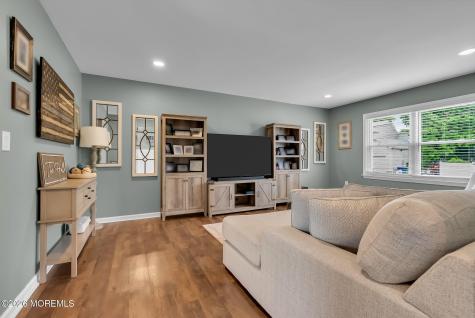 1516 Mizzen Avenue Beachwood NJ 08722