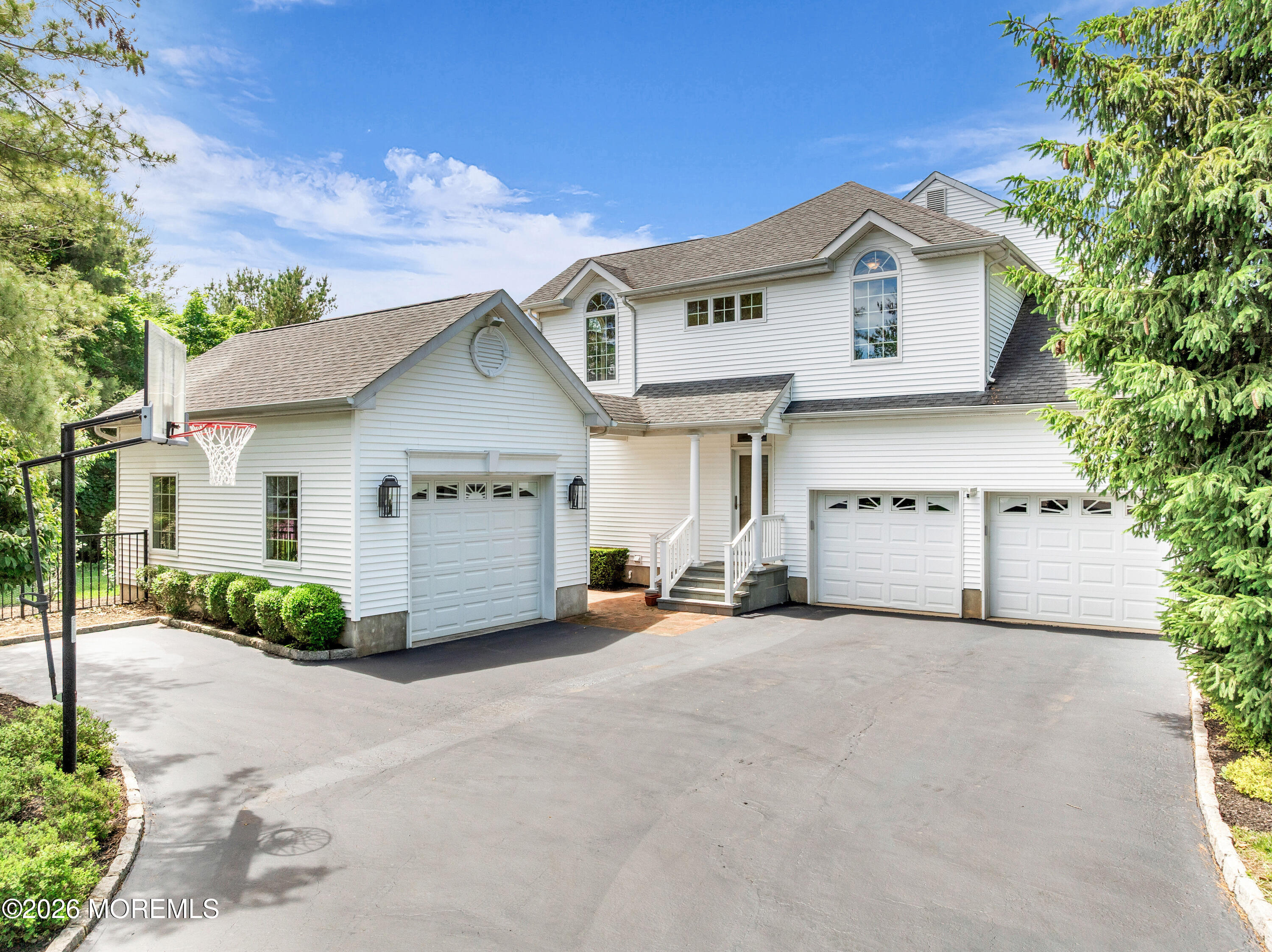 2 Falcon Ridge Circle Holmdel NJ 07733