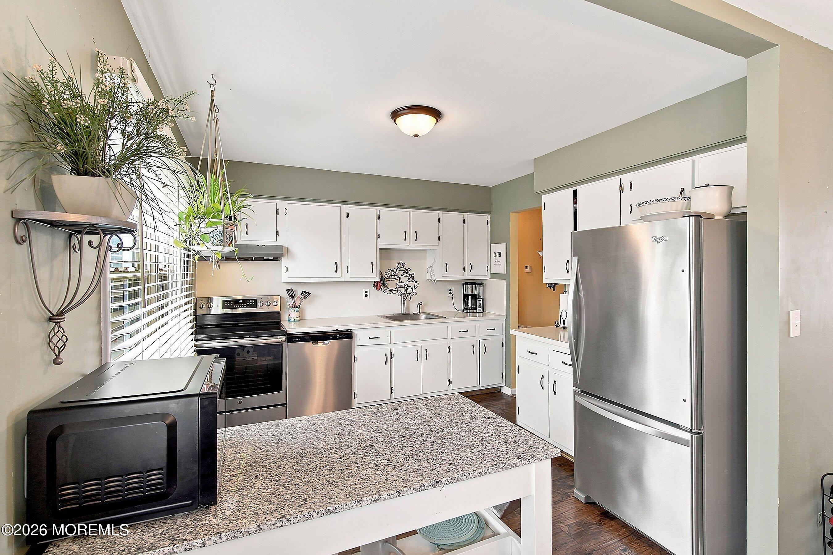 545 Neptune Avenue Beachwood NJ 08722