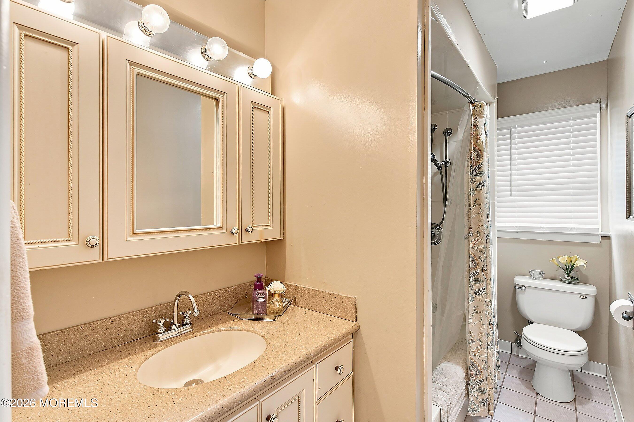 545 Neptune Avenue Beachwood NJ 08722