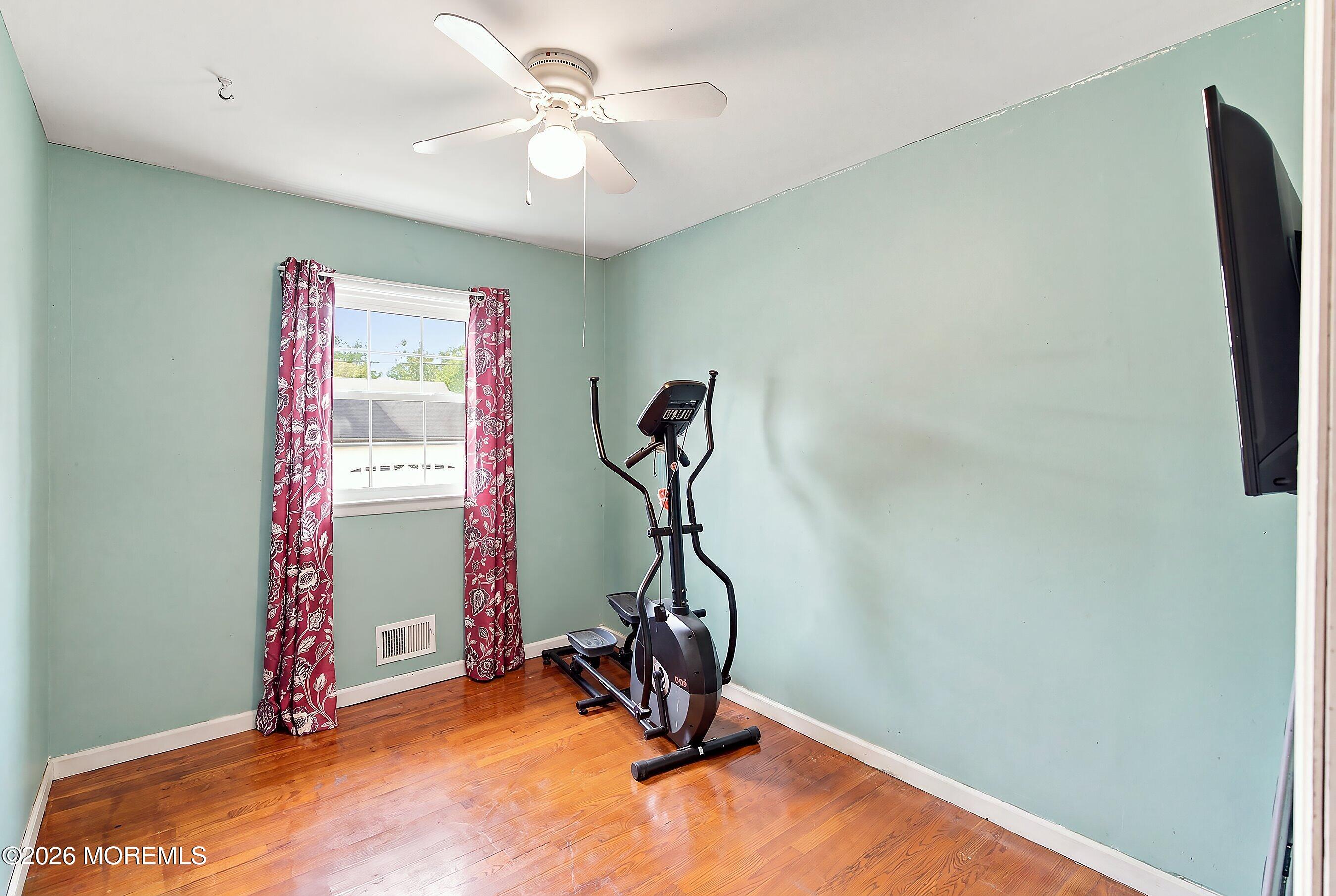 545 Neptune Avenue Beachwood NJ 08722