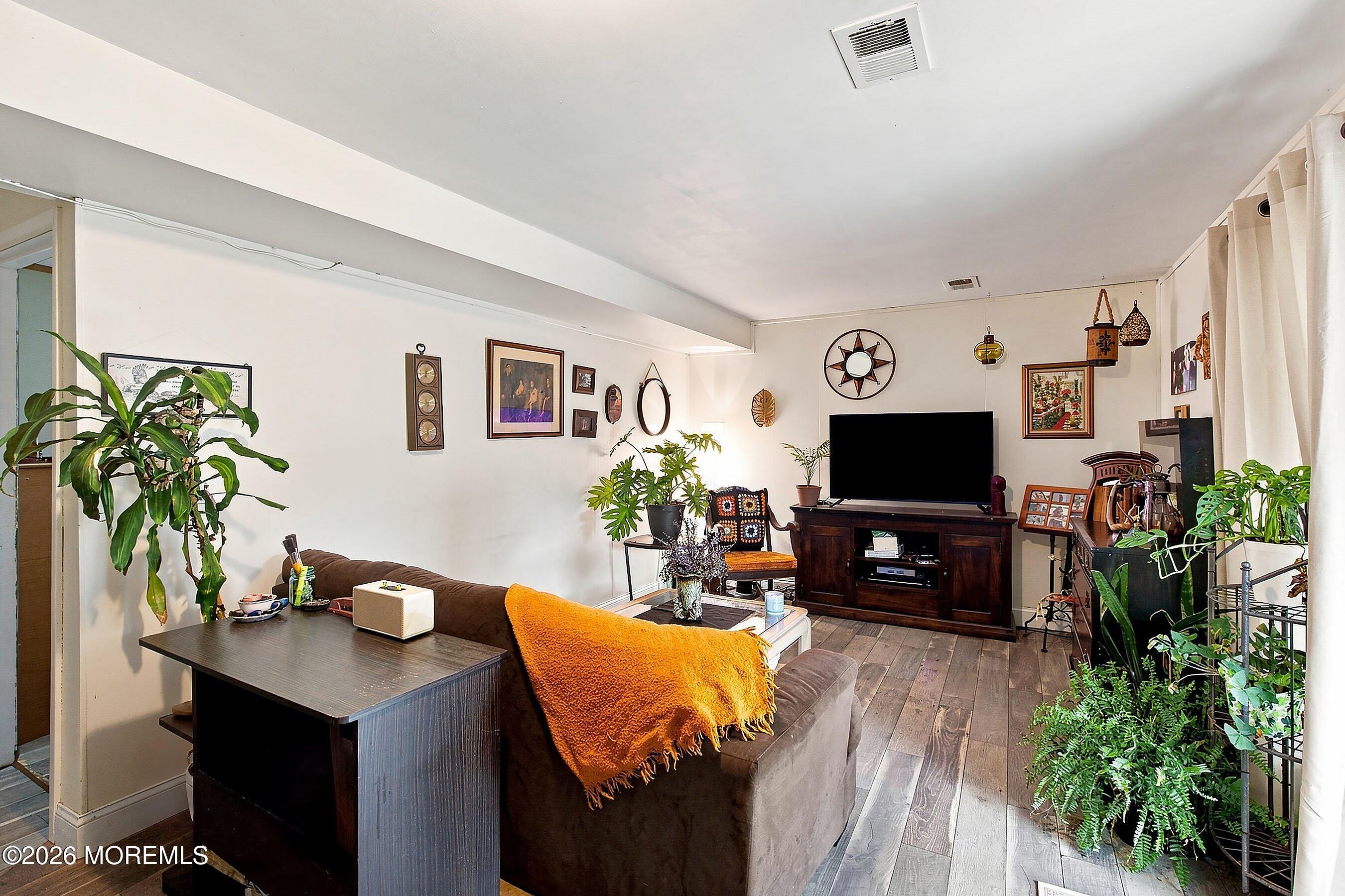 545 Neptune Avenue Beachwood NJ 08722