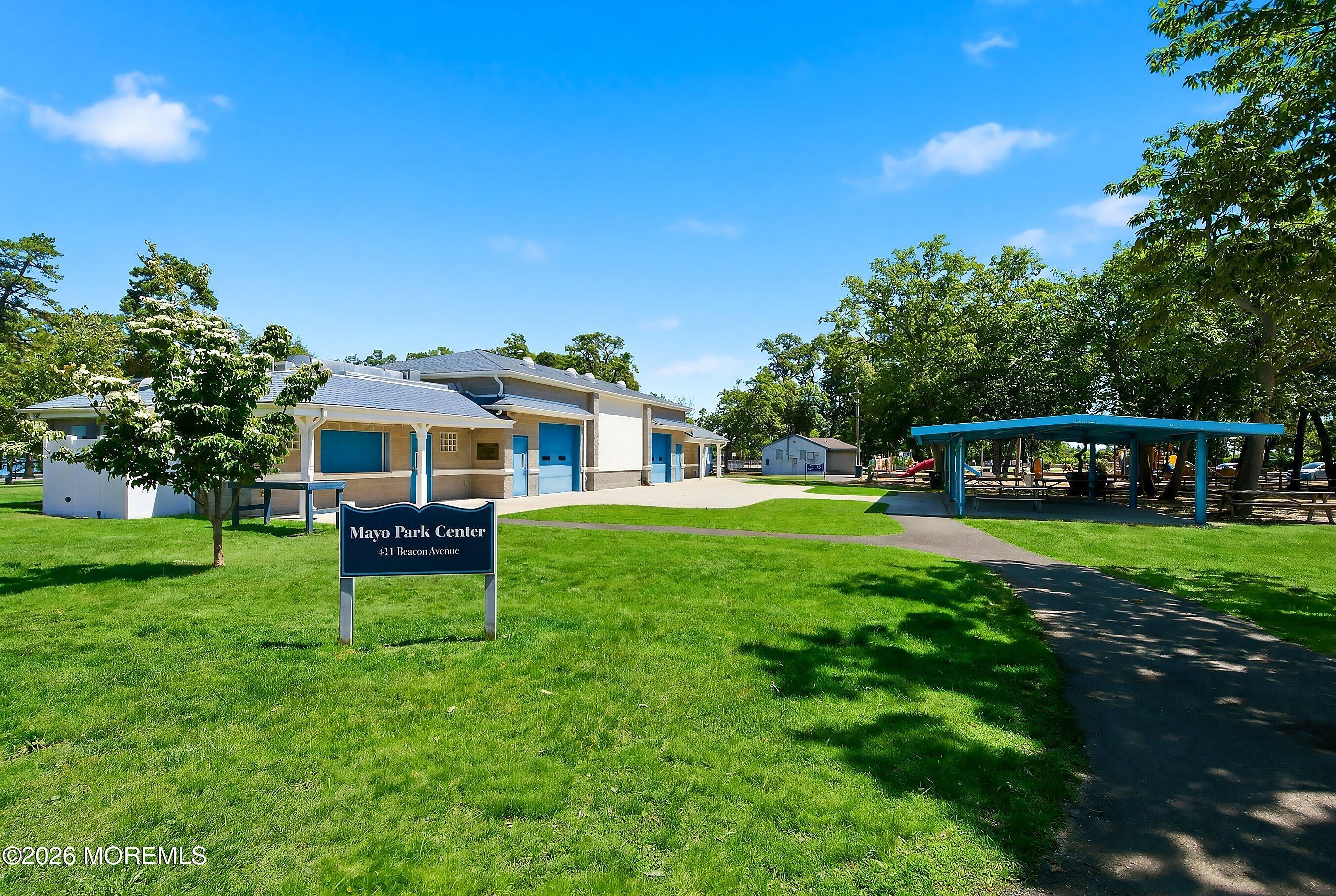 545 Neptune Avenue Beachwood NJ 08722