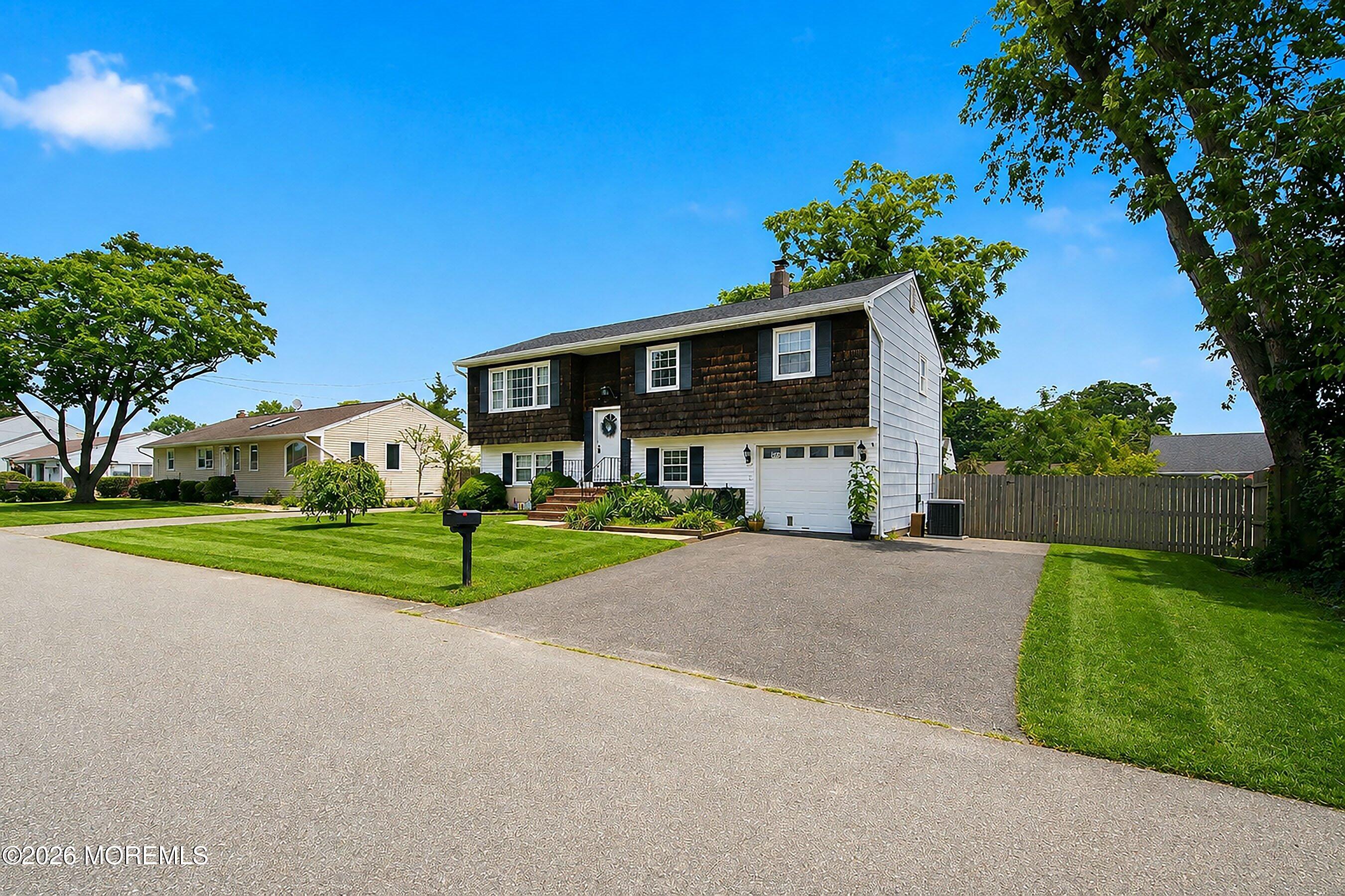 545 Neptune Avenue Beachwood NJ 08722