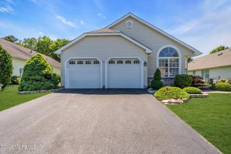 36 Strawberry Lane Lakewood NJ 08701