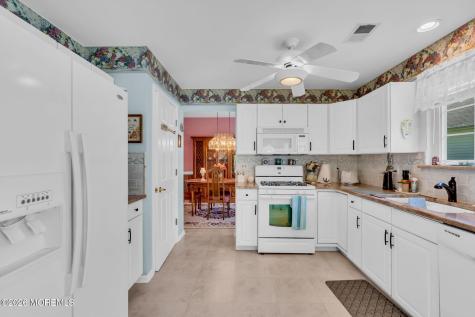 36 Strawberry Lane Lakewood NJ 08701