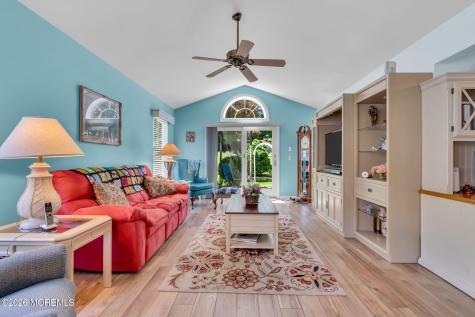 36 Strawberry Lane Lakewood NJ 08701