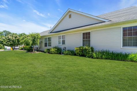 36 Strawberry Lane Lakewood NJ 08701