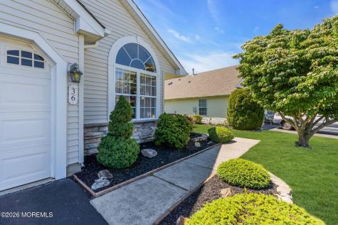 36 Strawberry Lane Lakewood NJ 08701