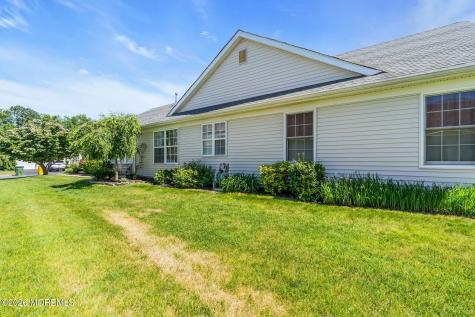 36 Strawberry Lane Lakewood NJ 08701
