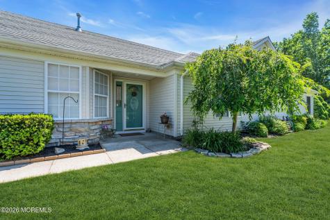 36 Strawberry Lane Lakewood NJ 08701
