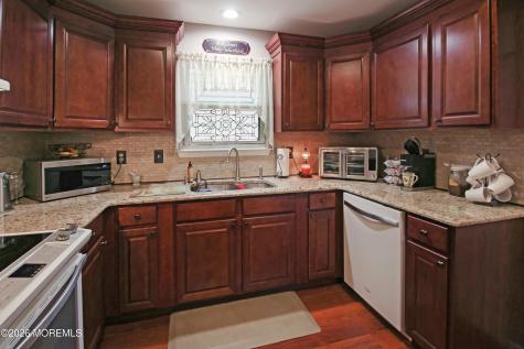 46 Morning Glory Lane Whiting NJ 08759