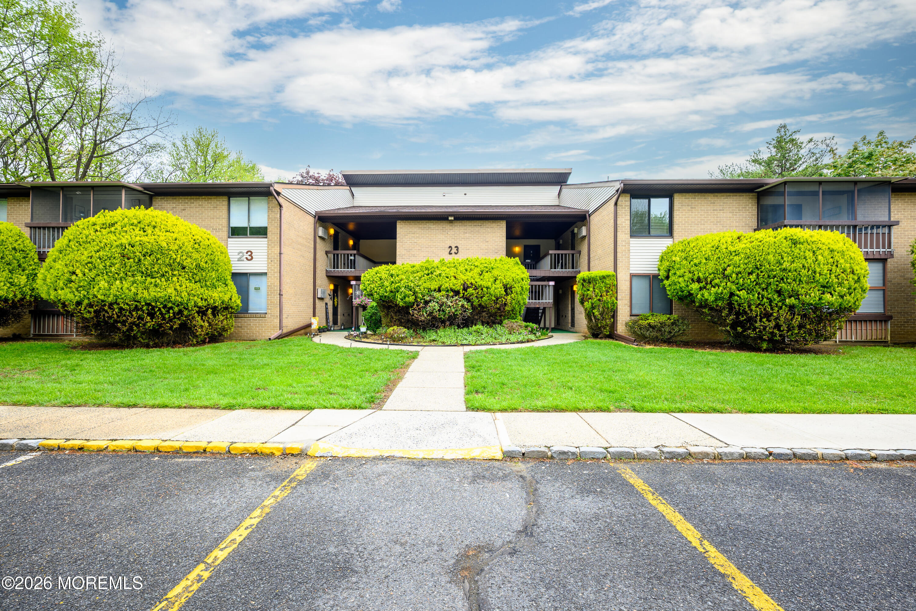 23 Meadow Green Circle Manalapan NJ 07726