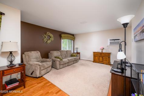 23 Meadow Green Circle Manalapan NJ 07726