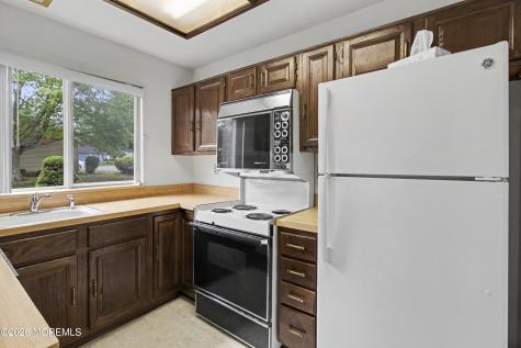 943 Liverpool Circle Manchester NJ 08759