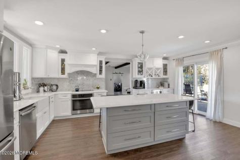 10 Wayne Court Manalapan NJ 07726