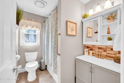 1145 Windward Avenue Beachwood NJ 08722