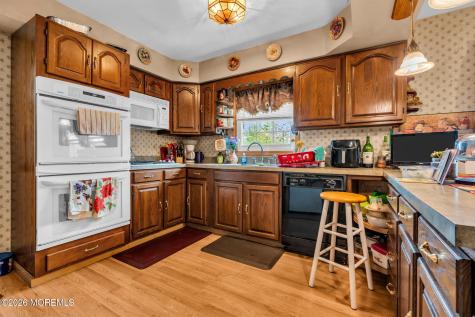 807 Monmouth Road Cream Ridge NJ 08514