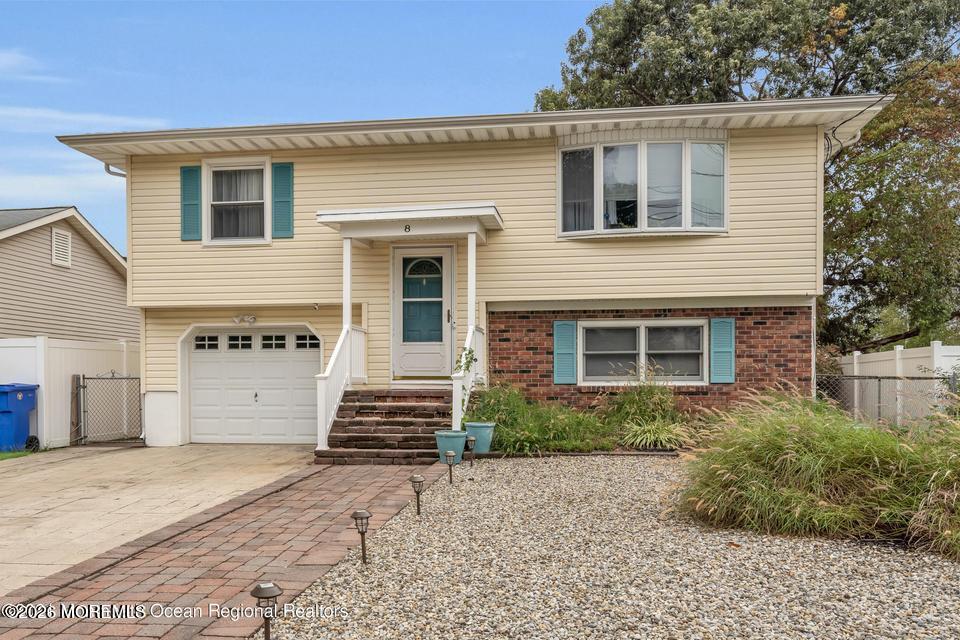 8 Frankies Lane Toms River NJ 08753