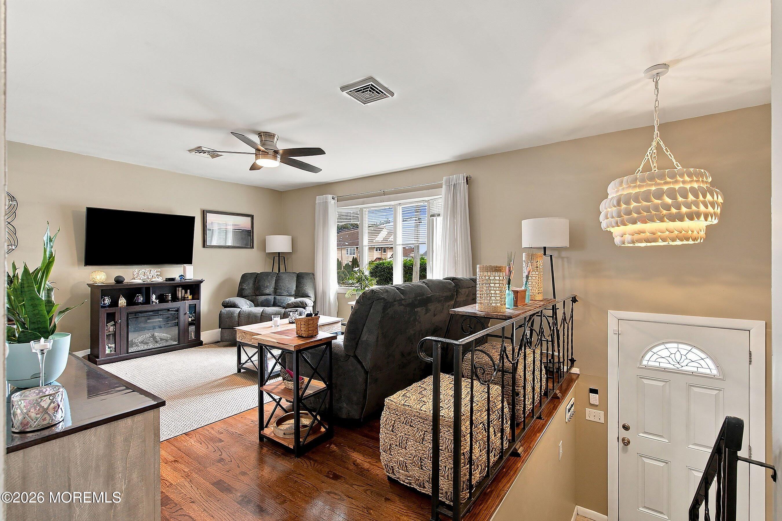 8 Frankies Lane Toms River NJ 08753