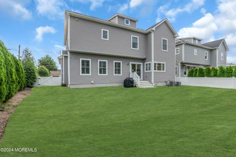 43 Old Squan Road Manasquan NJ 08736