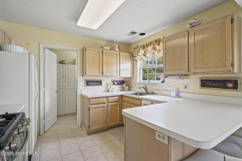 26 Tall Oaks Court Old Bridge NJ 08857