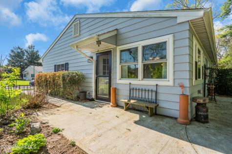 8 Montana Drive Manchester NJ 08759