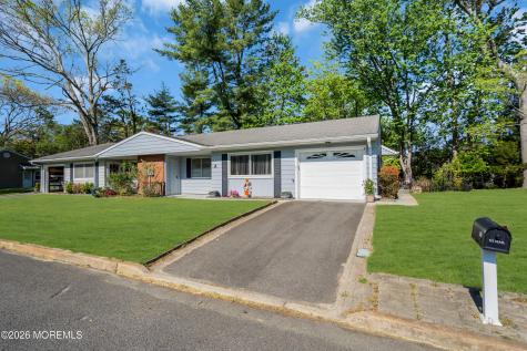 8 Montana Drive Manchester NJ 08759