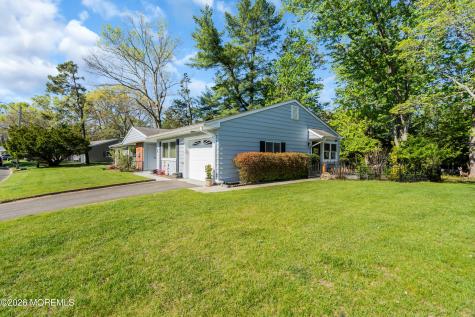 8 Montana Drive Manchester NJ 08759