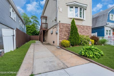 8 Lincoln Court Keansburg NJ 07734