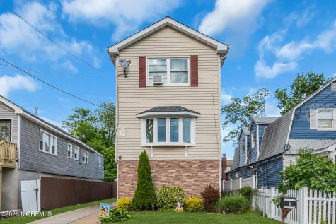 8 Lincoln Court Keansburg NJ 07734