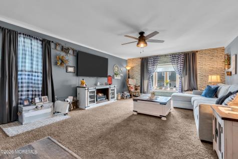 8 Lincoln Court Keansburg NJ 07734