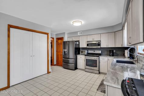 402 Atlantic City Court Lanoka Harbor NJ 08734