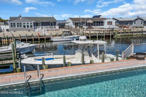 402 Atlantic City Court Lanoka Harbor NJ 08734