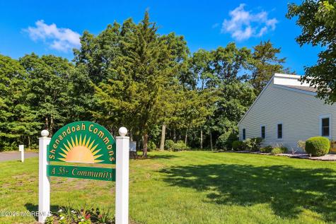 2289 Mount Hood Lane Toms River NJ 08753