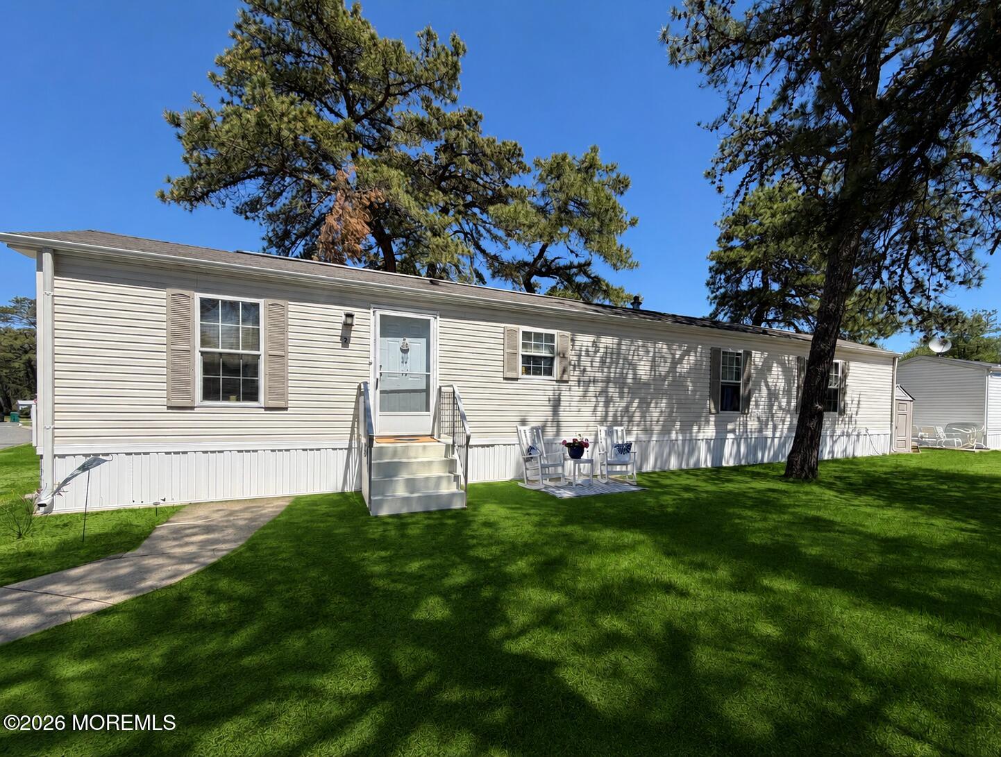 21 Bluebird Lane Whiting NJ 08759