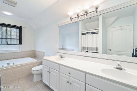 39 Ivy Court Bayville NJ 08721