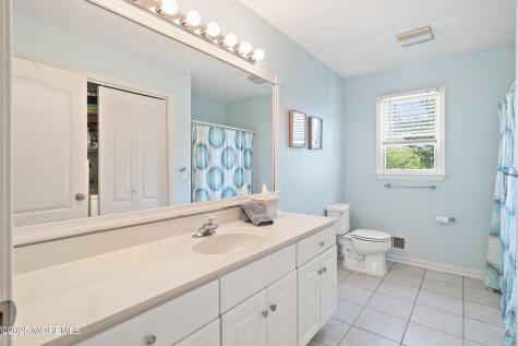 39 Ivy Court Bayville NJ 08721