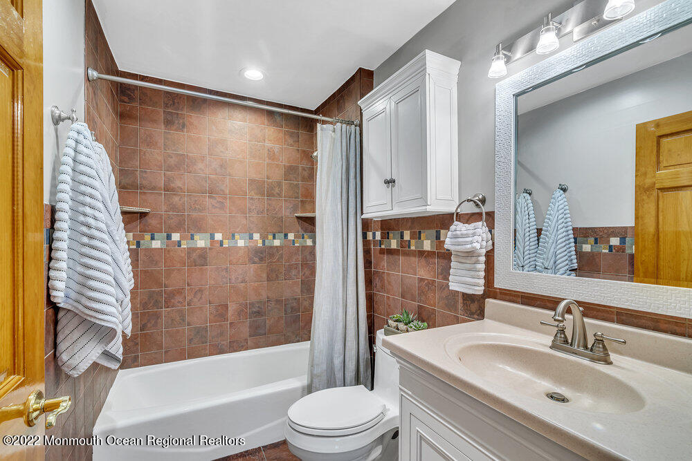 614 Oakwood Avenue Jackson NJ 08527