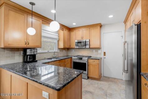 21 Prince William Road Morganville NJ 07751