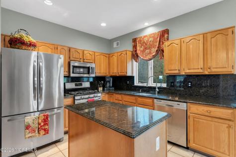 4 Quaker Hill Road Jackson NJ 08527