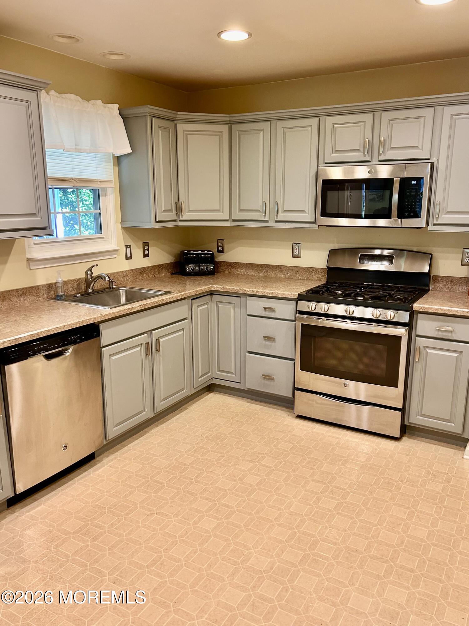 2752 Meadow Lake Drive Toms River NJ 08755