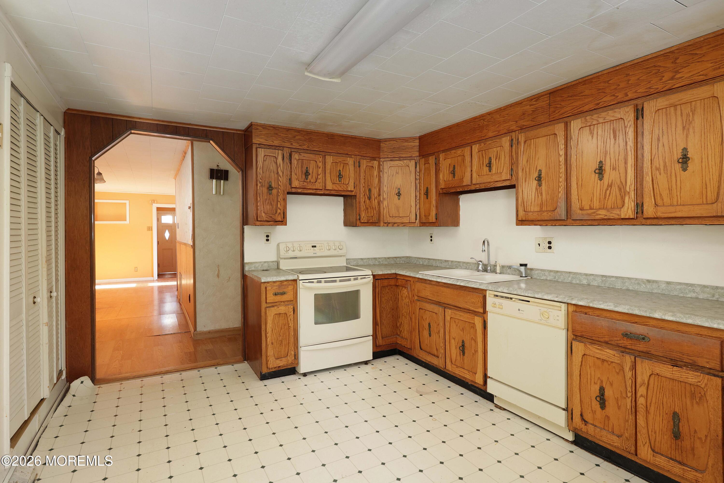 814 Forrest Avenue Laurence Harbor NJ 08879